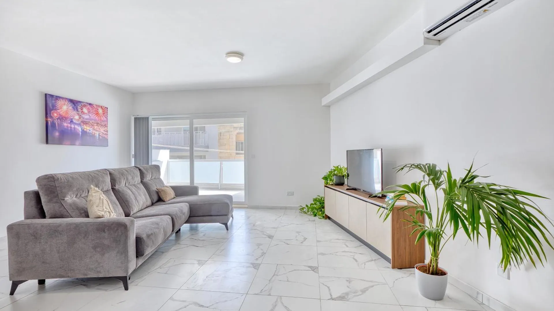 New! Sant Anna Residences, Apt 3 By Sf Homes Apartman