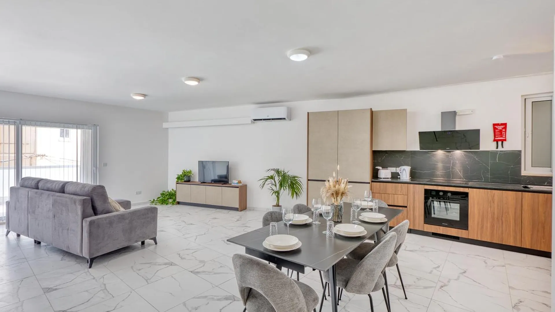 New! Sant Anna Residences, Apt 3 By Sf Homes Apartman